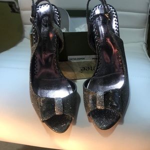 3/$20 J. Renee Pewter Sparkly Heels Bow at the Toe